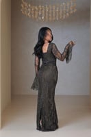 فستان زيتي غامق مطرز بالكامل بتصميم أنيق