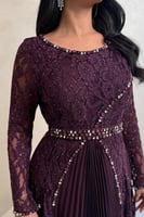 فستان بنفسجي دانتيل بأكمام طويلة وتفاصيل مطرزة مع...