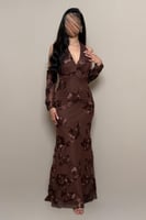 فستان بني بتطريزات بارزة وقصة أنثوي