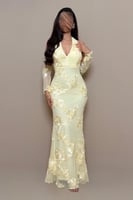 فستان اصفر بتطريزات بارزة وقصة أنثوي