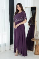 فستان طويل موف مزين بالفصوص مع كشكشة جانبية