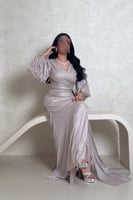 فستان موف فاتح لامع بتطريز جانبي أنيق