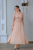 فستان كلوش بتصميم دانتيل