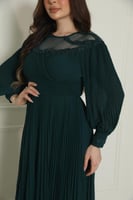 فستان ناعم مكسرات بصدر شفاف أنيق