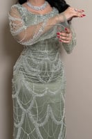 فستان زيتي فاتح بتفاصيل فاخرة من مليحة