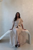 فستان بيج بتطريز ذهبي وفضي أنيق