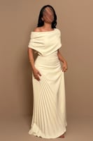 فستان سكري أنيق بقصة كتف واحد وتنورة بكسرات ناعمة