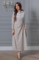 فستان الأناقة الملكية بتفاصيل وردية راقية