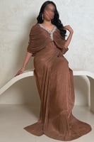 فستان بني لامع بتصميم فاخر وتطريز كريستالي