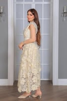 فستان فاخر أنيق يجمع بين الفخامة والرقي