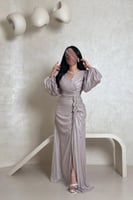 فستان موف فاتح لامع بتطريز جانبي أنيق