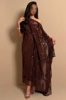 جلابية بني غامق أنيقة بتفاصيل راقية وقصة انسيابية