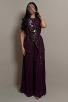 طقم بنفسجي بتصميم أنثوي انسيابي وتفاصيل زهرية ناعم...