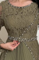 فستان دانتيل زيتي بأكمام طويلة وتفاصيل كسرات من ال...