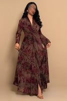 فستان بني بنقشة زهور وقصة لف أنثوية