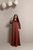 جلابية طوبي بأكمام مطرزة أنيقة