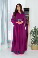 فستان شيفون بكسرات ناعمة لإطلالة أنثوية ساحرة