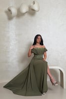 فستان زيتي مطرز بفصوص لامعة وفتحة جانبية