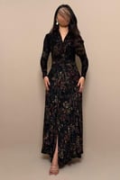 فستان أسود مخملي بتطريز زهور فاخرة