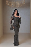 فستان زيتي غامق مطرز بالكامل بتصميم أنيق