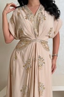 فستان بيج بتطريز ذهبي وفضي أنيق