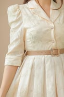 فستان كلاسيكي بيج غامق بحزام جلد فاخر