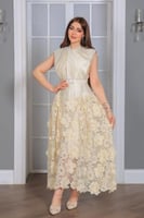 فستان فاخر أنيق يجمع بين الفخامة والرقي