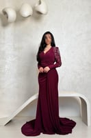 فستان سهرة بكم طويل عنابي مطرز بالخرز اللامع