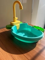 حوض استحمام للطيور مع مجموعة من الألعاب