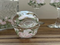 فنجانين قهوة مرسوم يدويًا حسب الطلب