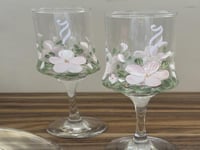 كأسين عصير زجاجي مرسوم يدويًا حسب الطلب