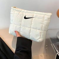 شنطة نايك حجم صغير لون ابيض