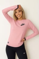 تيشرت نايك باللون الوردي