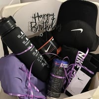 بكج هدية باللون البنفسجي الغامق