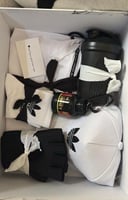 بكج هدية رجالي أديداس باللون الأبيض والرمادي الغام...