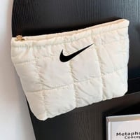 شنطة نايك حجم صغير لون ابيض