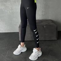 ليقنز رياضي علامه نايك في الساق