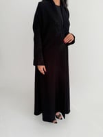 عباية صيفية كريب إندونيسي بتطريز على الياقة والأكم...