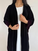 ندى |عباية شتوية مخمل اسود بتدخليه عنابي مع تطريز...