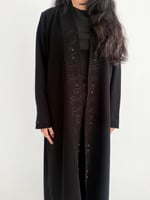 الرفاه | بقماش الكريب الاندونيسي الأسود مع لمسات ل...