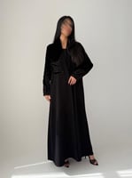 عبايه شتوية مخمل مع قماش كريب إندونيسي وتطريز فاخر