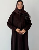 الدلال | بقماش الكريب البني مع تطريز بني