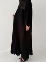 النادرة | بقماش كريب اندونيسي اسود بتخريم وتطريز د...