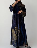 الوجاهة | بقماش المخمل الأزرق الناعم