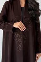 الدلال | بقماش الكريب البني مع تطريز بني