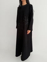 عباية صيفية كريب إندونيسي بتطريز على الياقة والأكم...