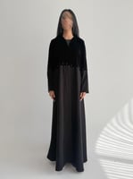 السيادة | بقماش كريب اندونيسي ومخمل مع تطريز تحت ا...