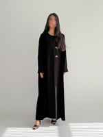 عبايه شتوية مخمل مع كريب إندونيسي مقلم