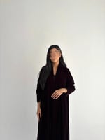 الطراز | بقماش بقماش المخمل العنابي مع تطريز بنفس...