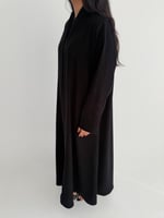 عباية صيفية كريب إندونيسي بتطريز على الياقة والأكم...